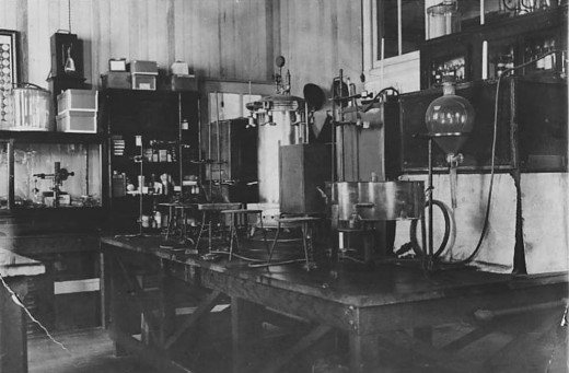The Johnson & Johnson Scientific Department in 1906 –in  the year or so before our first female scientist was hired.  The corner of the lab shown in this photo would have been a very familiar sight to Edith.