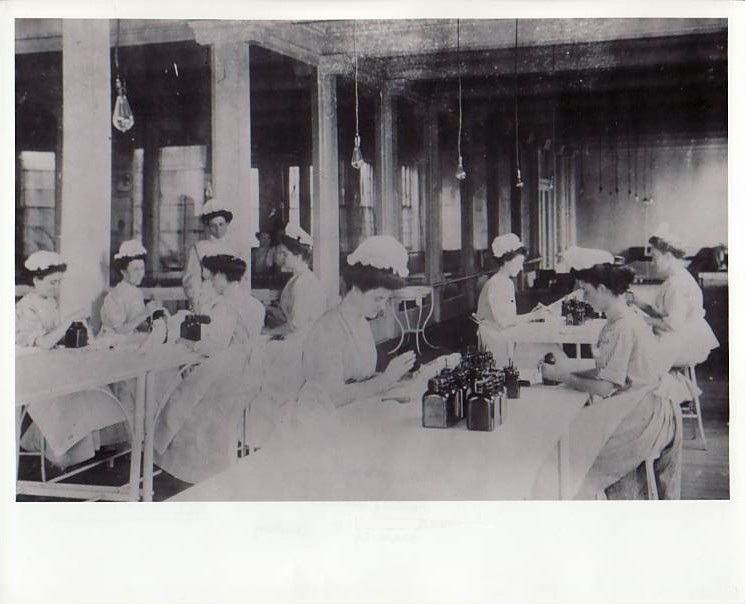 jj-women-factory-workers-1800s.jpg