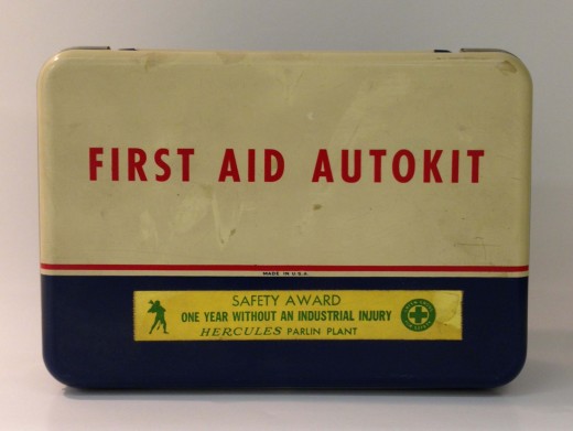 1930s Johnson & Johnson First Aid Autokit