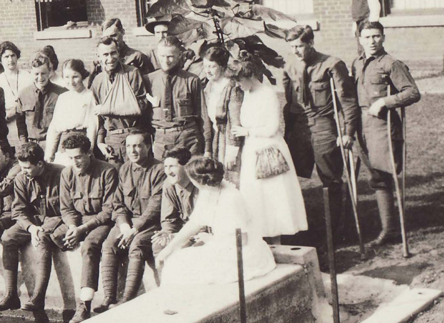 Members of the Laurel Club and wounded veterans from the hospital in Colonia during one of the events at Johnson & Johnson, 1919.  Image courtesy: Johnson & Johnson Archives.